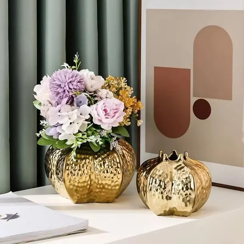 Vase en Céramique Plaqué Or en Forme de Grenade