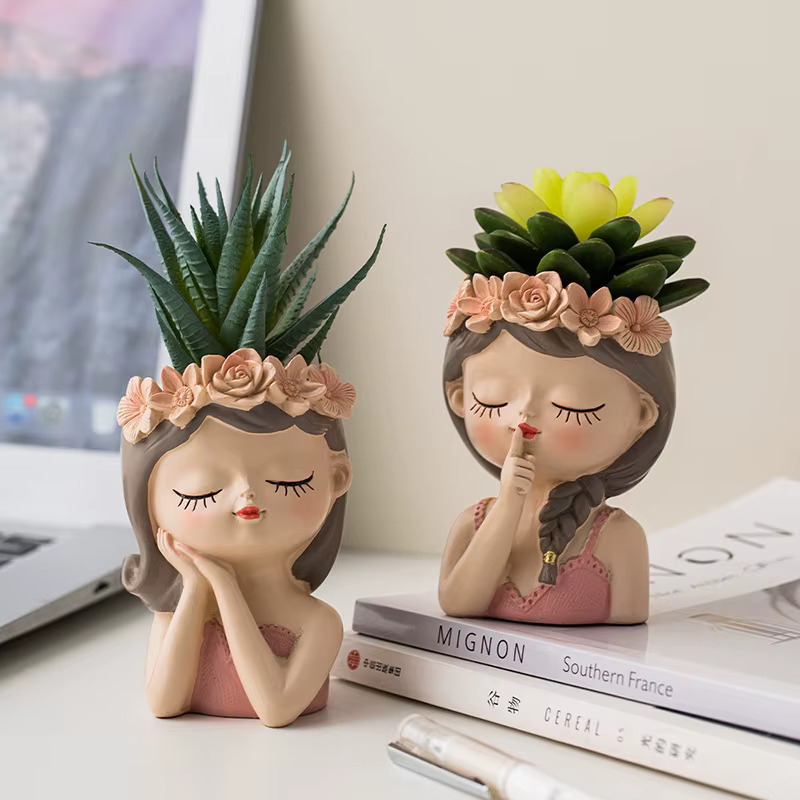 Pot de fleur de fille mignonne pour plantes succulentes