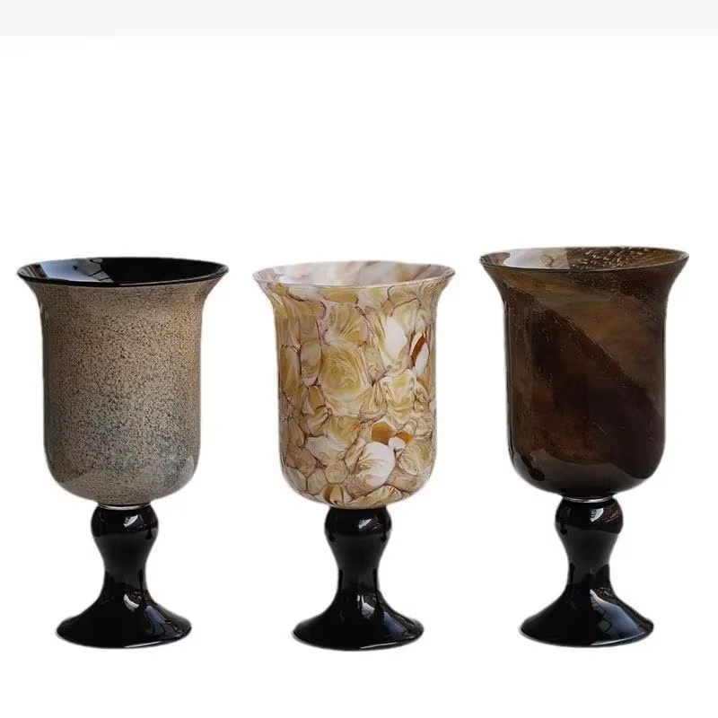 Vase en verre à motif peint