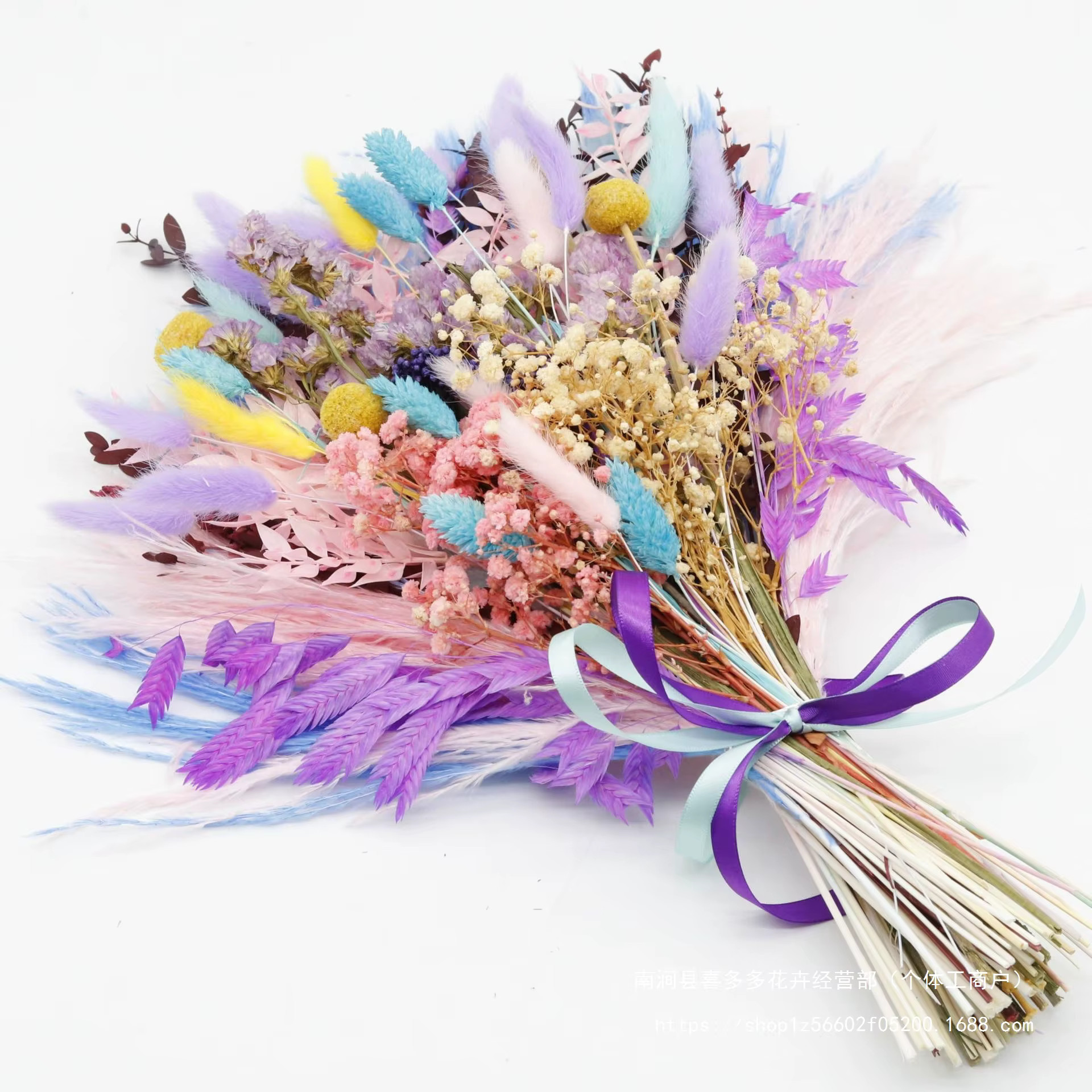 Bouquet de fleurs séchées de pampa colorées à faire soi-même pour mariages