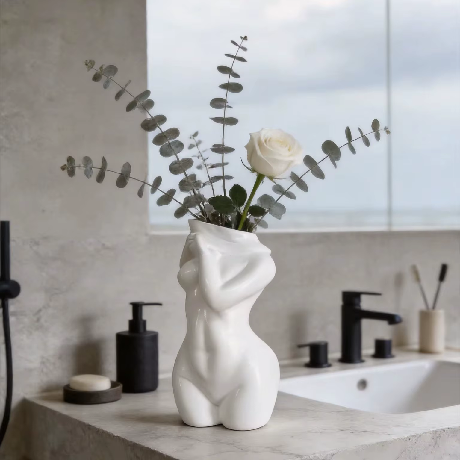 Vase corps forme féminine