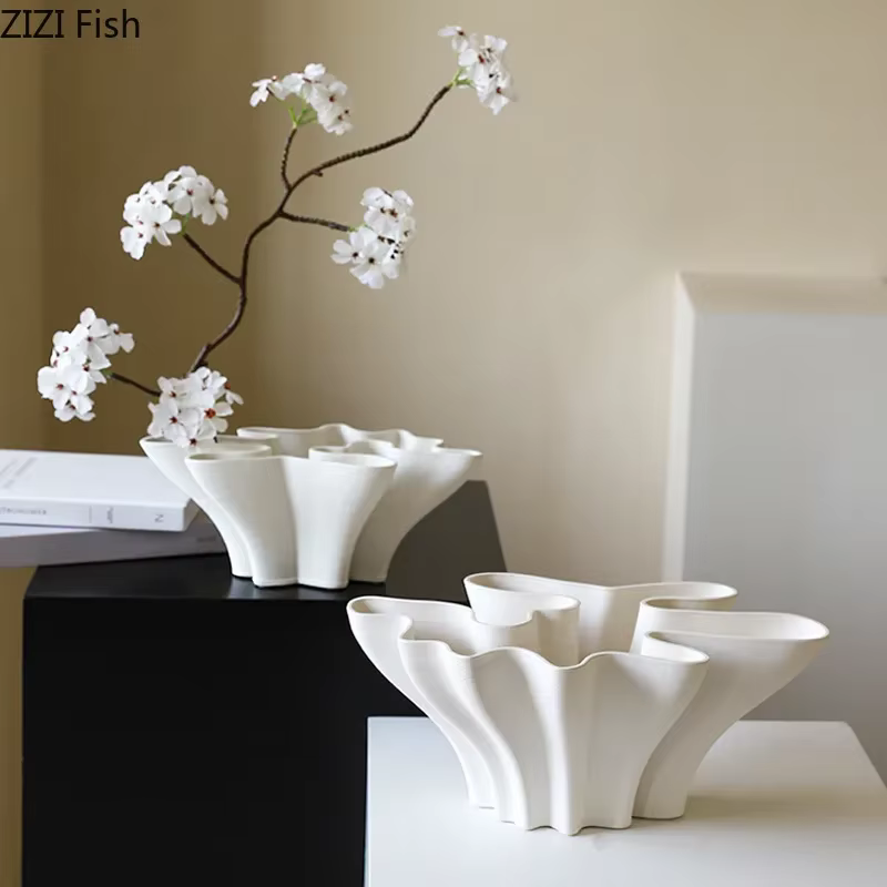 Vase en céramique de forme florale