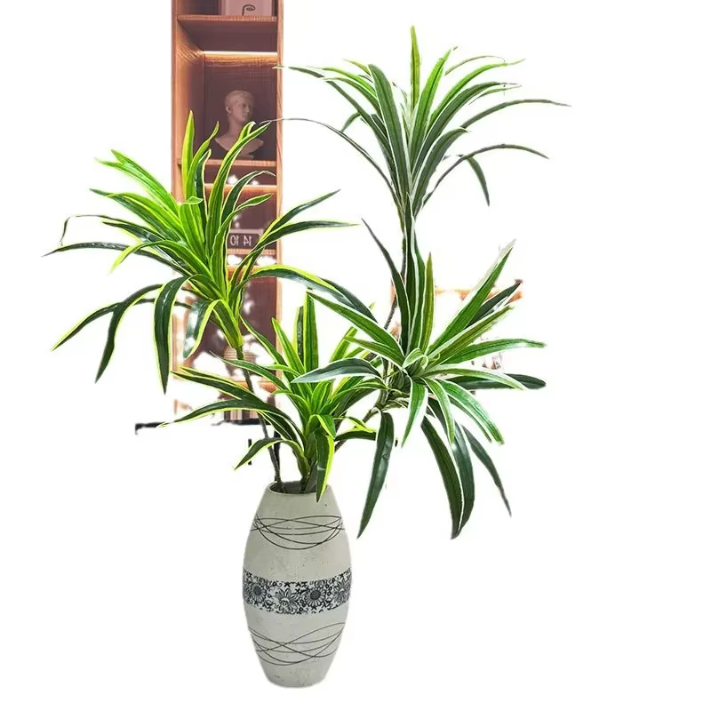 Plantes vertes en plastique