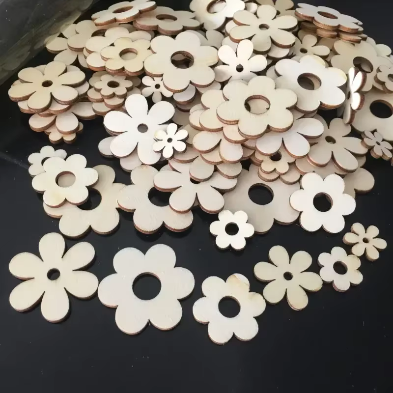 Ornements de fleurs en bois avec trou