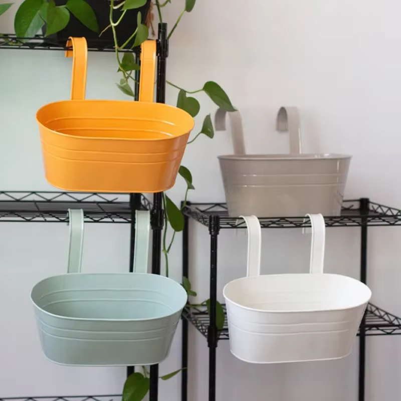 Pot de fleur suspendu coloré