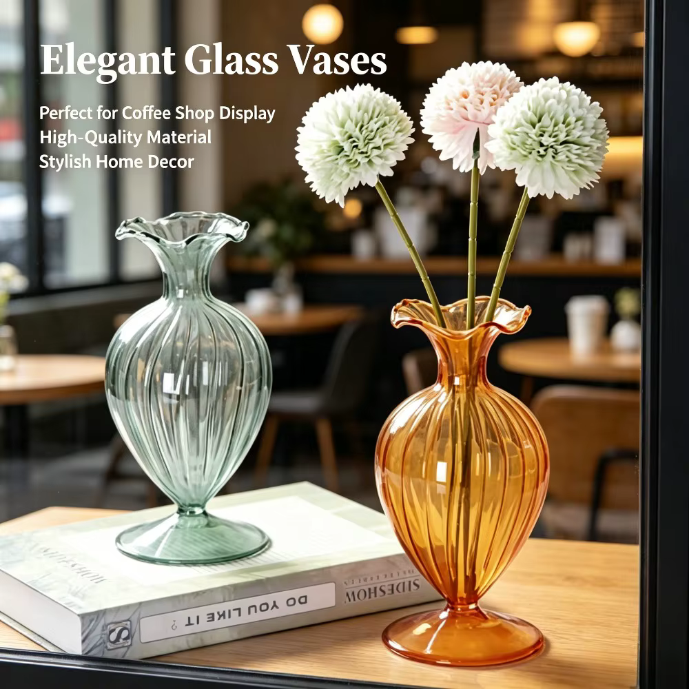 Vase à fleurs en verre coloré côtelé simple