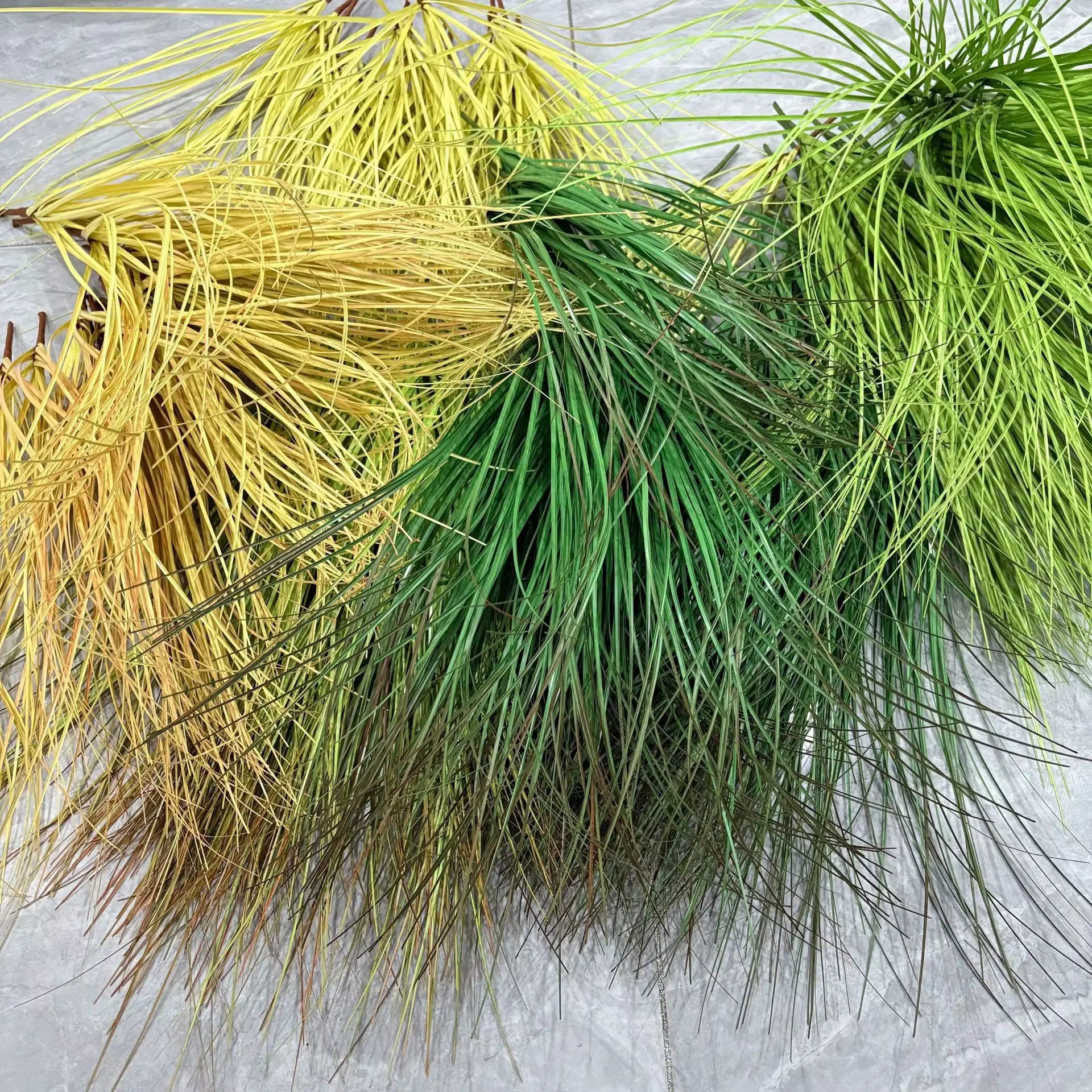 14 plantes artificielles en résine de 35 cm