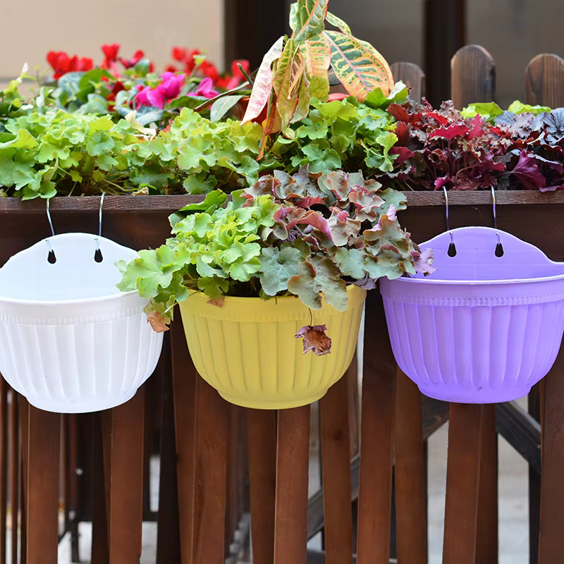 Pot de fleurs mural en plastique
