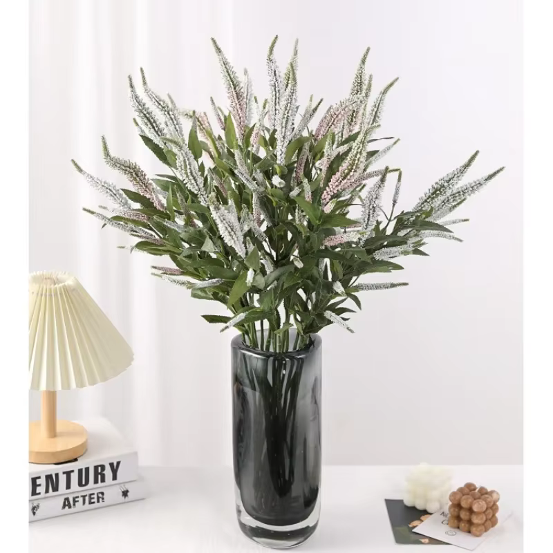 Plantes de sauge artificielles en plastique