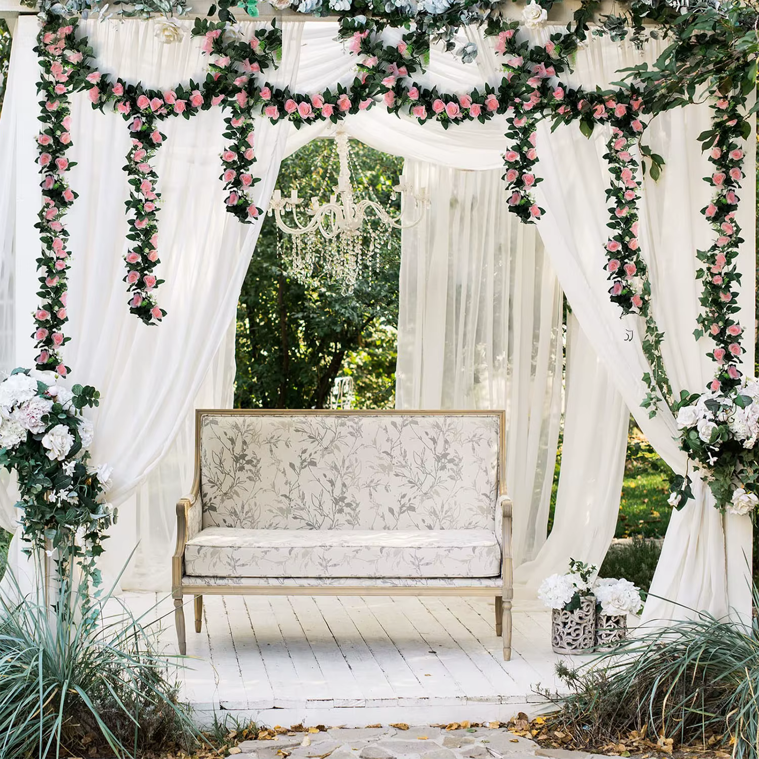 Guirxiété de fleurs artificielles avec feuilles