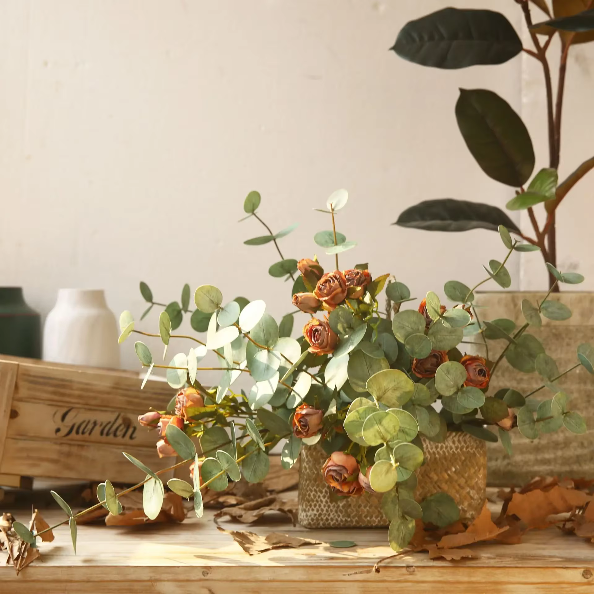 Feuilles d'eucalyptus artificielles au toucher réel