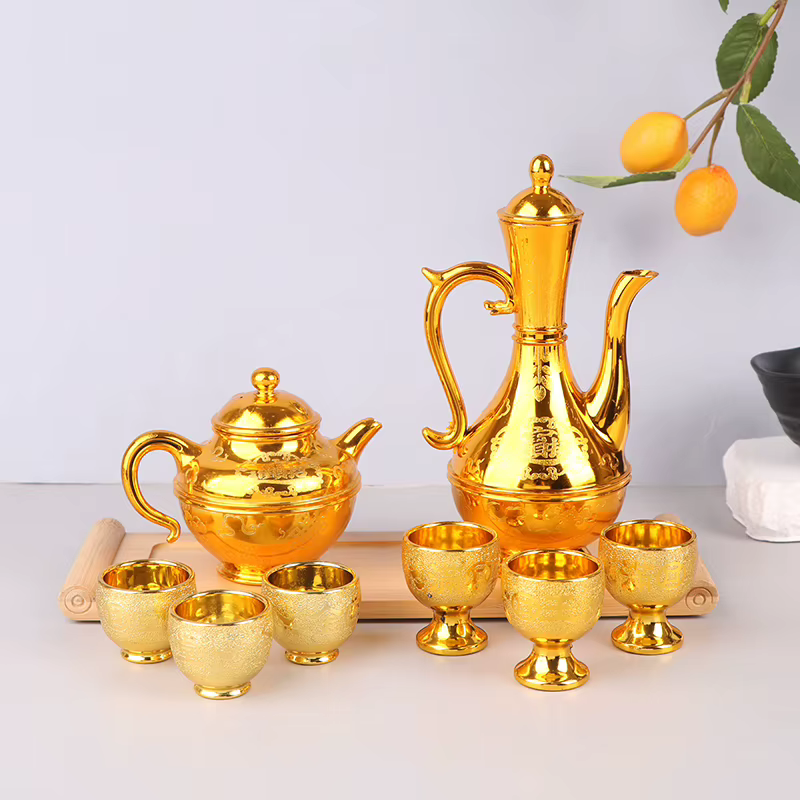 Ensemble de verres à vin vintage, bouilloire à vin, cafetière, carafe, théière exquise, théière dorée, tasse d'offre de temple classique domestique, 1 ensemble