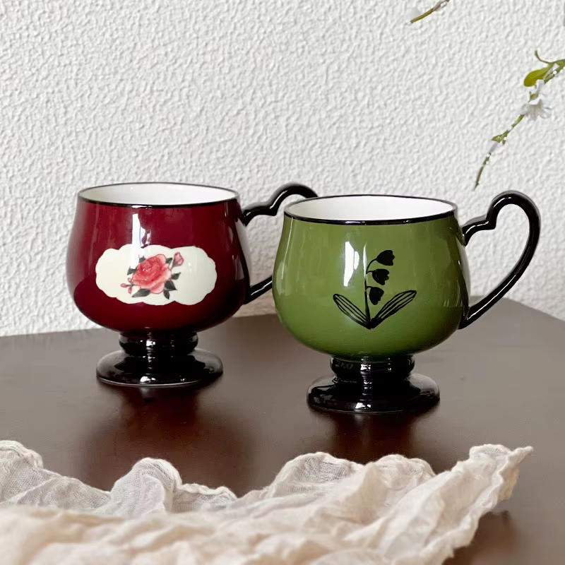 Tasse en céramique vintage Peony & Lily of the Valley – Tasse élégante du milieu du siècle, tasse à café à pieds hauts de grande capacité