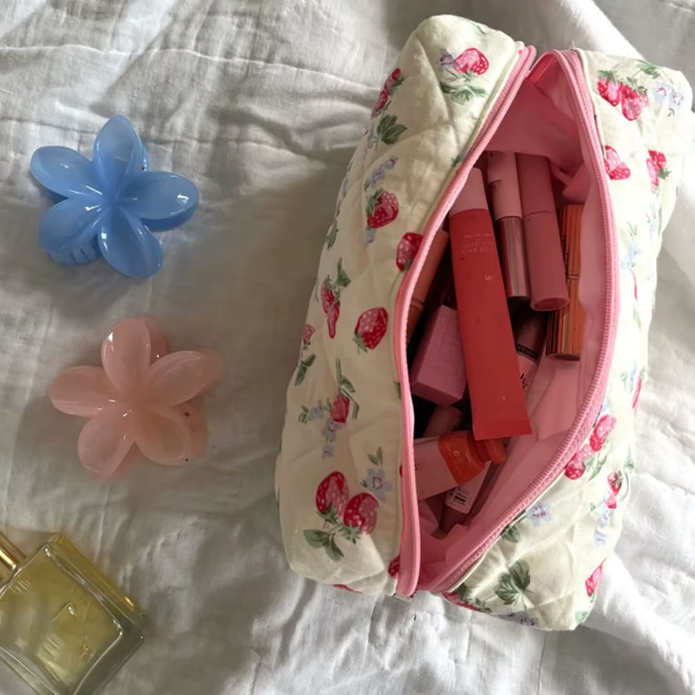 Organisateur de rangement, sac de maquillage matelassé bouffant à fleurs, pochette à cosmétiques, grand sac à cosmétiques de voyage imprimé de fleurs et de fraises