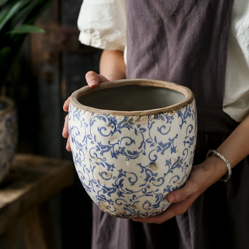 Pot de fleur en céramique de poterie bleue et blanche antique chinoise