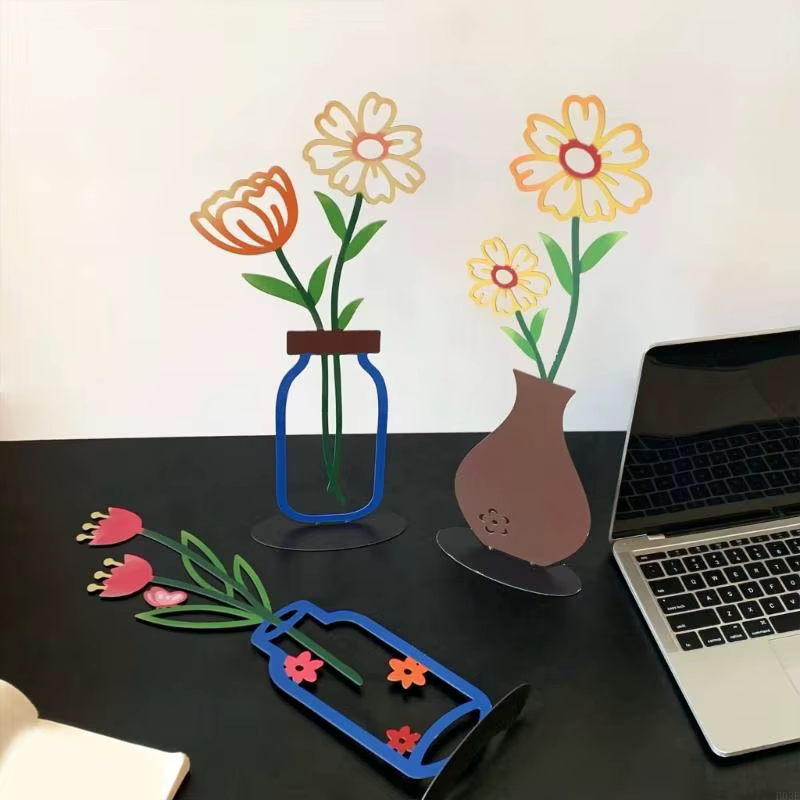 Vase à fleurs en métal