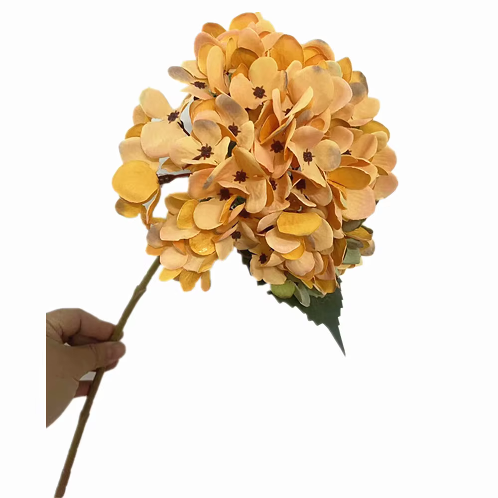 Une branche de fleur d'hortensia artificielle simulée plante