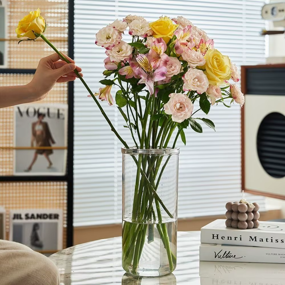 Bouteille d'arrangement de fleurs créative