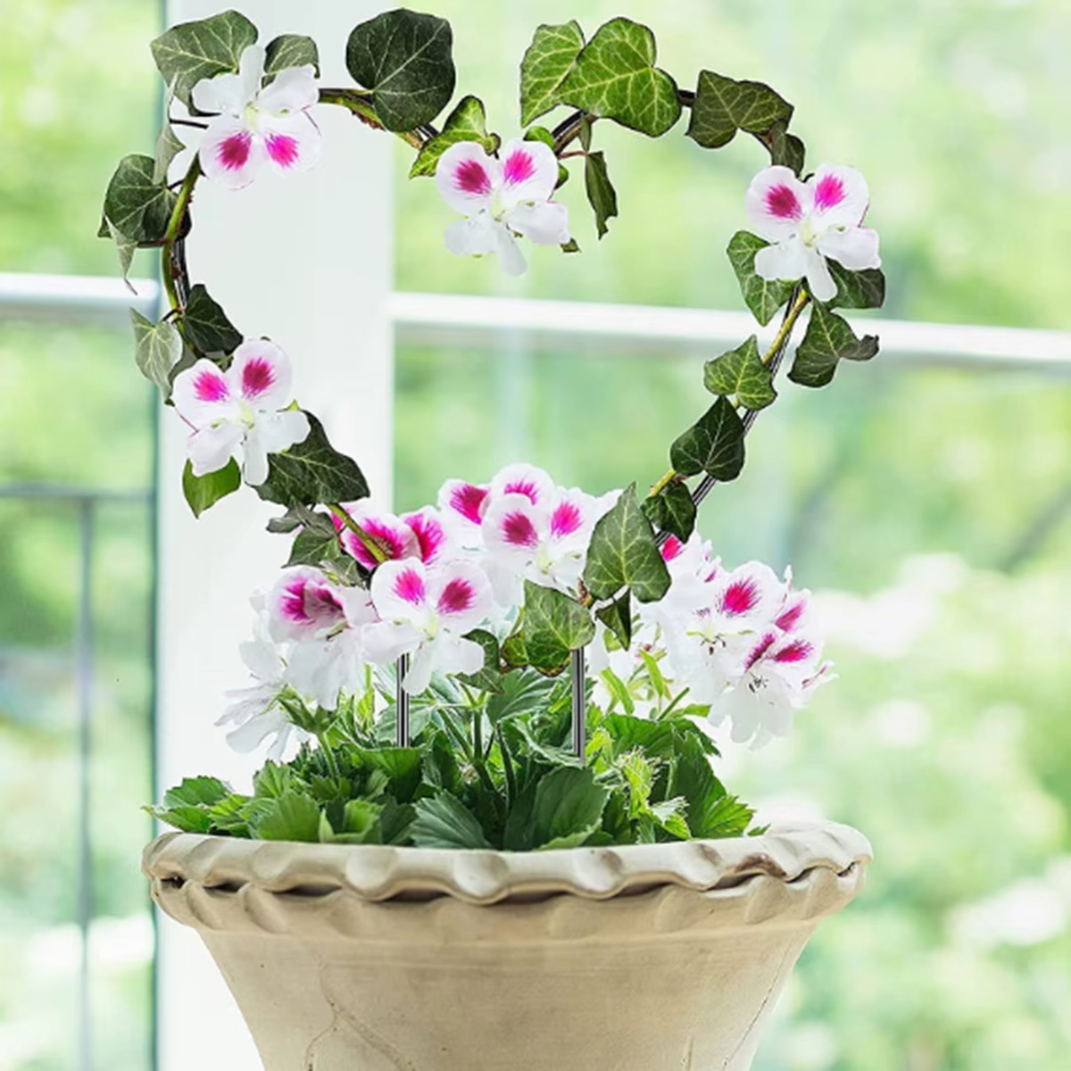 Piquet de support de plante de jardin en forme de coeur