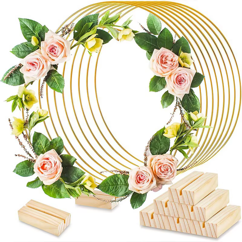 Cerceau d'anneau floral en métal doré avec base en bois