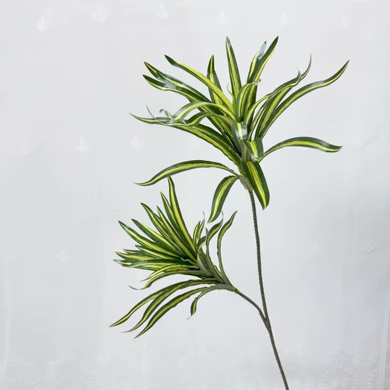 Plantes vertes en plastique