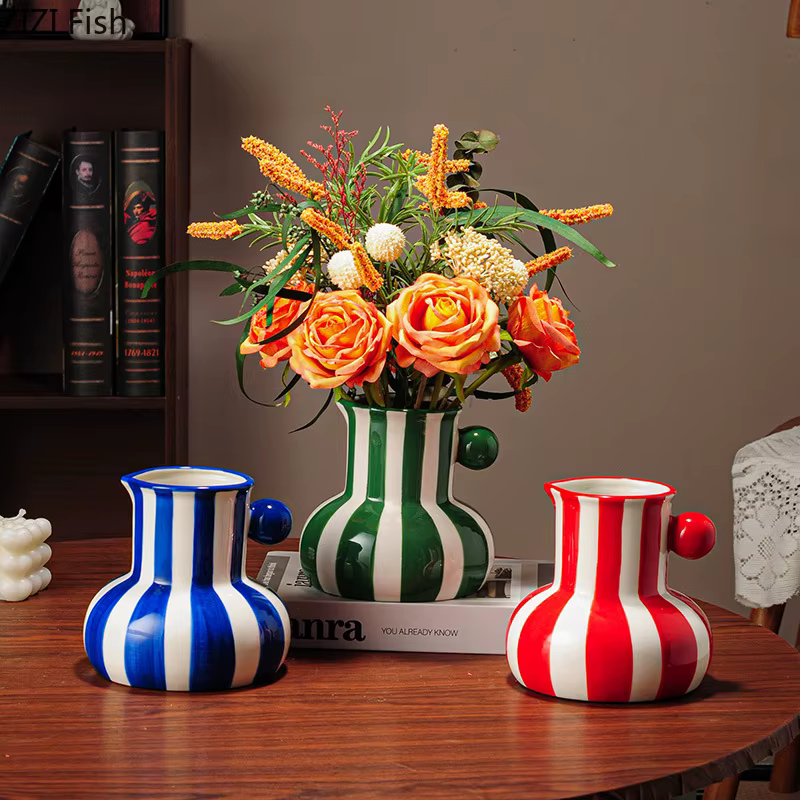 Vase en céramique créatif à rayures colorées