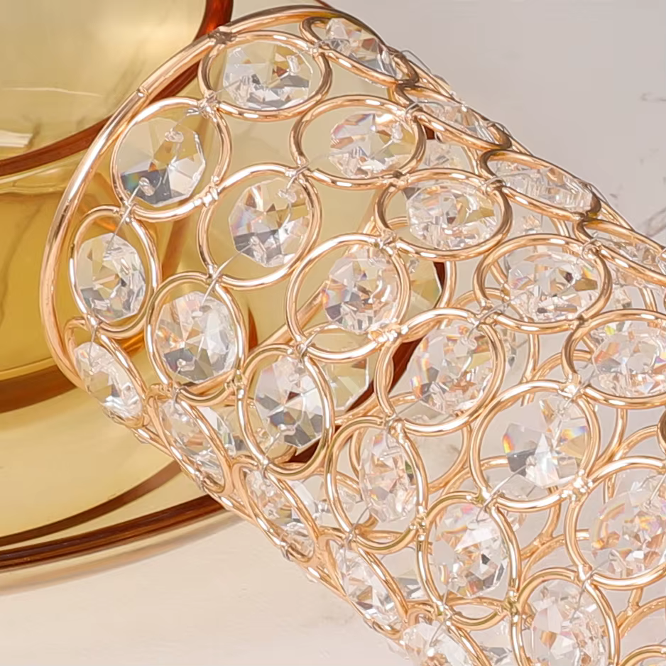 Vase à fleurs en cristal doré