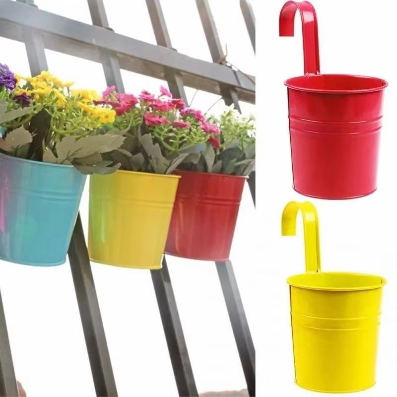 Confrontal Pot de fleur avec clou
