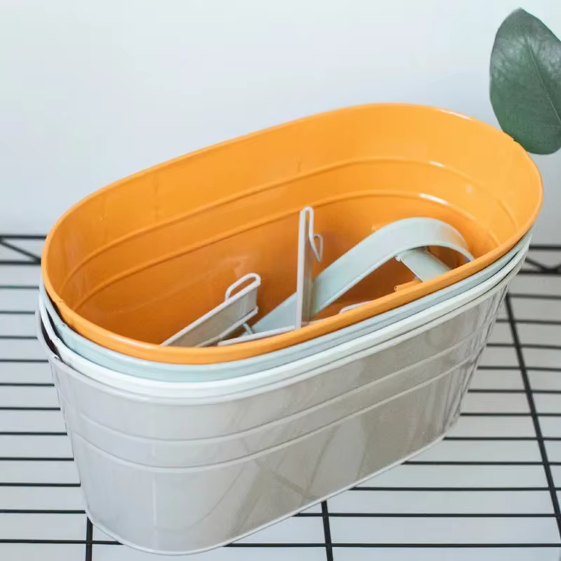 Pot de fleur suspendu coloré