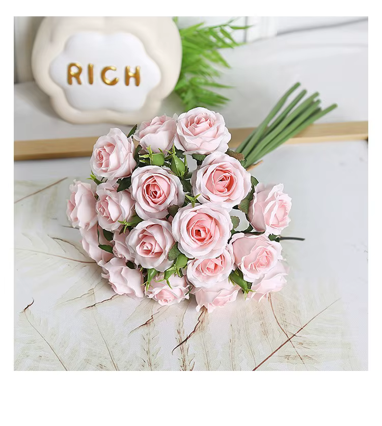 18 roses individuelles dans un bouquet