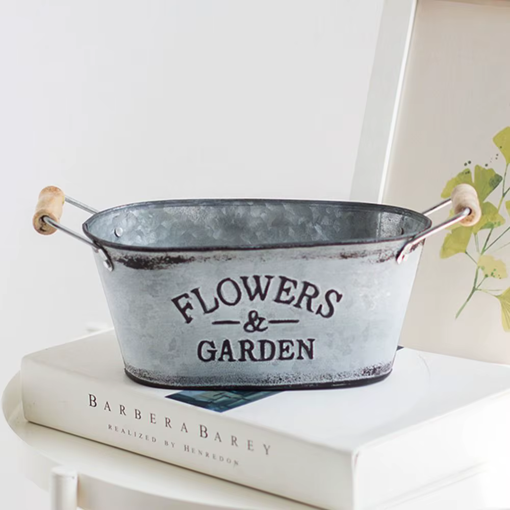 Pot de fleurs ovale en fer rustique