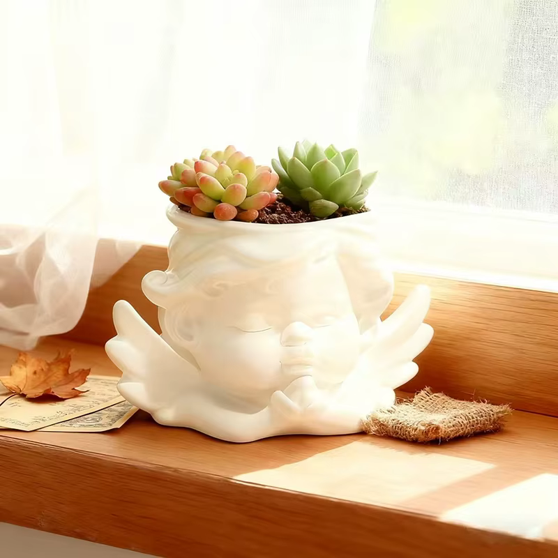 Joli pot de fleurs en forme d'ange