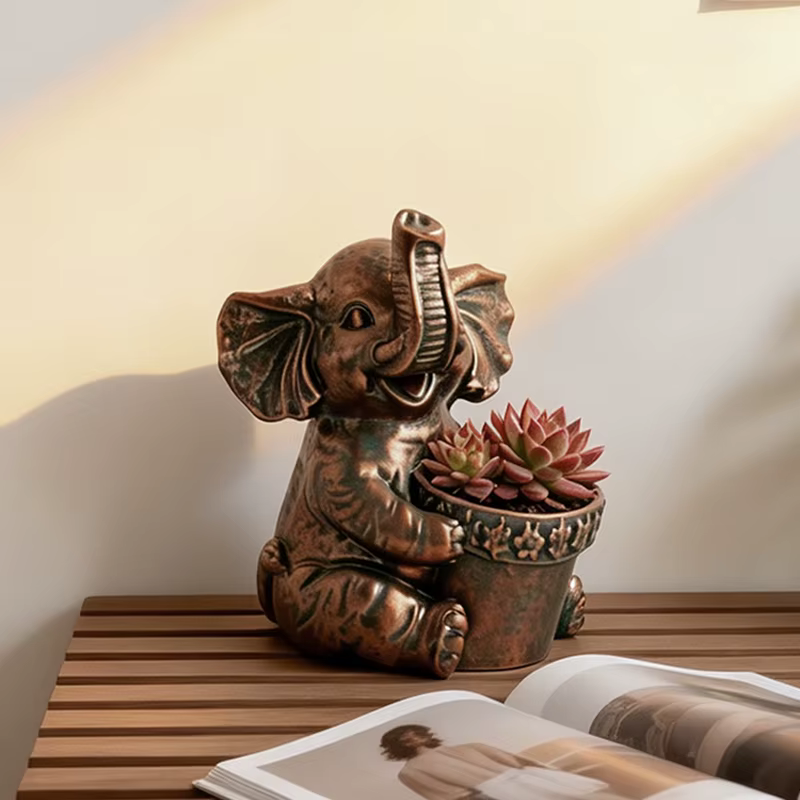 Statue de plante en forme d'éléphant vintage