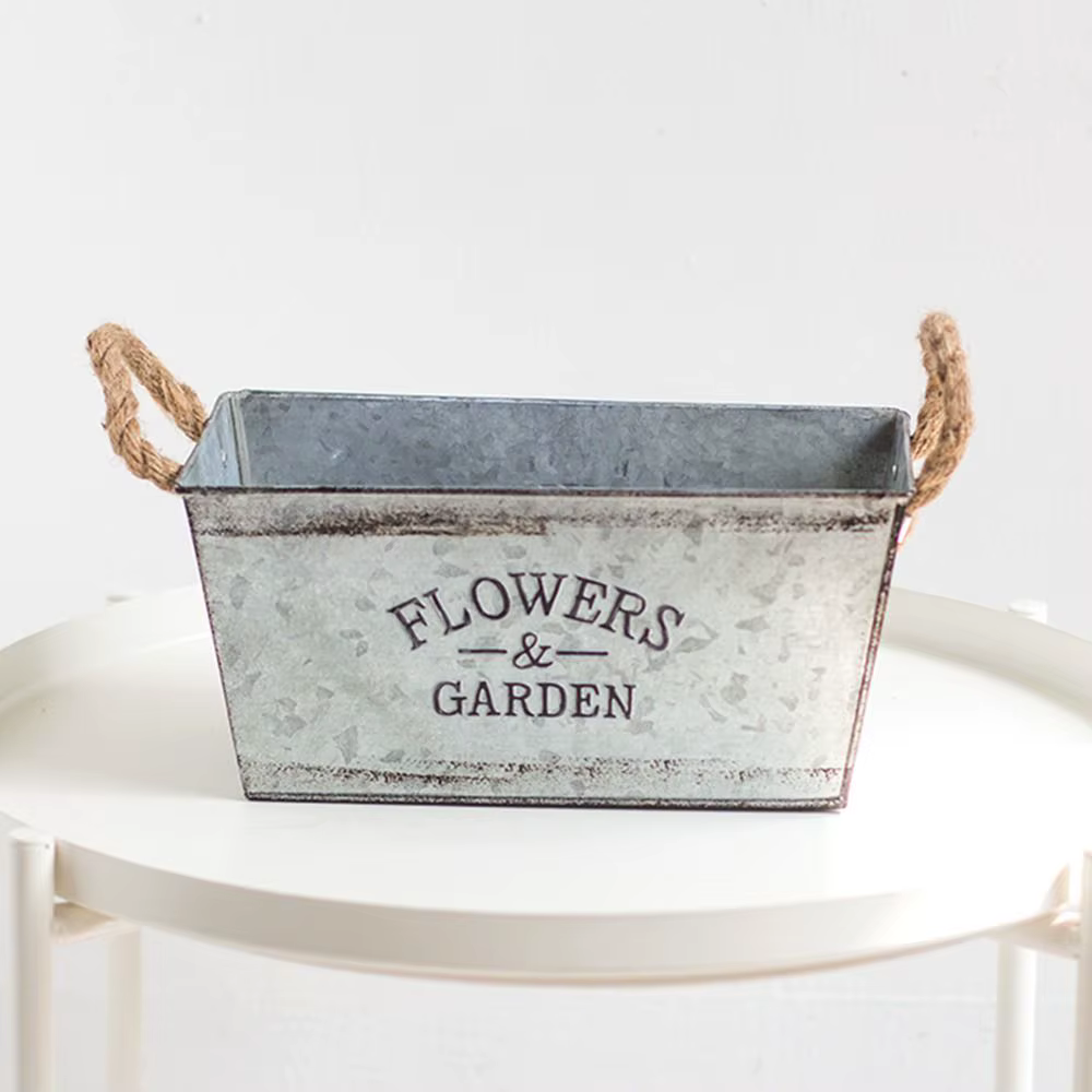 Pots de fleurs en fer galvanisé