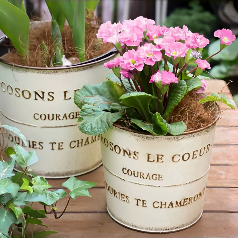 Pot de fleur en métal japonais