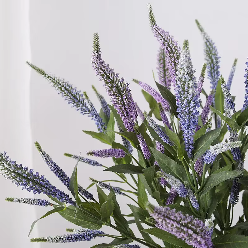 Plantes de sauge artificielles en plastique