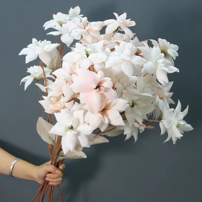 6 têtes de petites fleurs artificielles en soie blanches pour la décoration de table à la maison