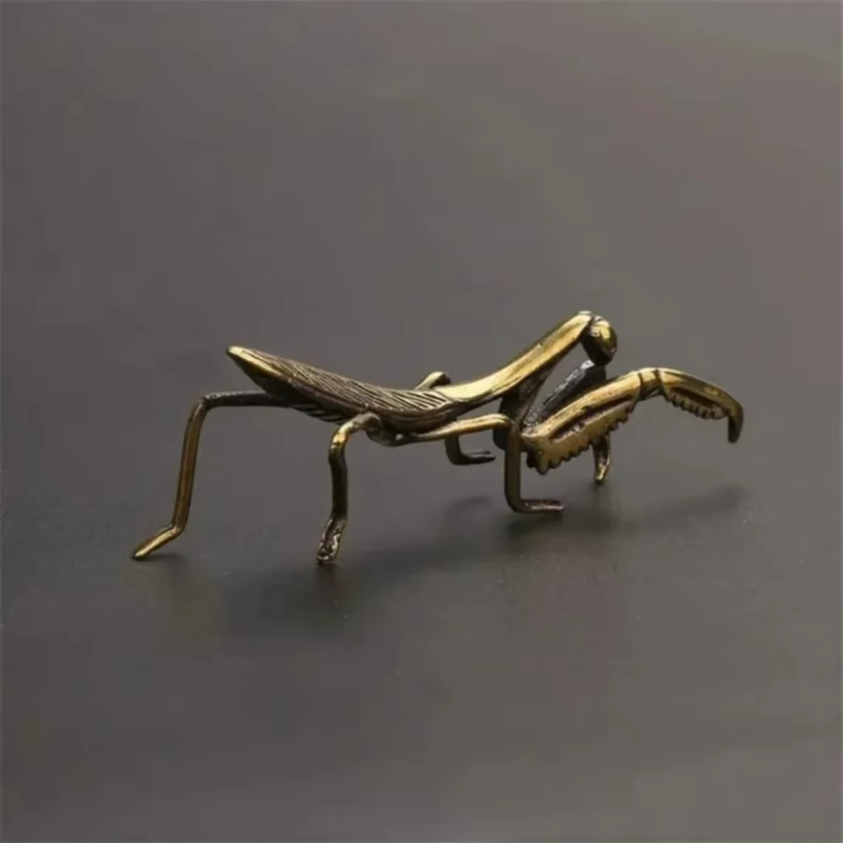 Ornement miniature Mantis en cuivre vintage