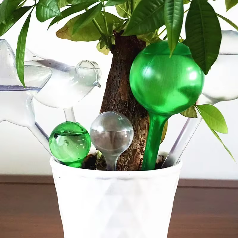 Nouveau Globes d'arrosage automatique canettes d'eau pour plantes fleurs Mini plante