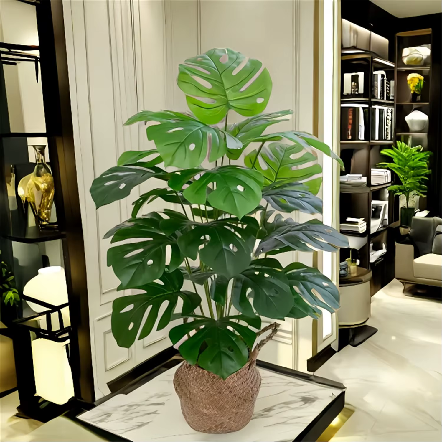 Une grande plante verte tropicale artificielle Dracaena avec 24 grandes feuilles