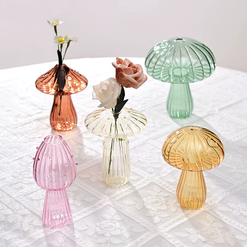 Vase en verre de champignon coloré