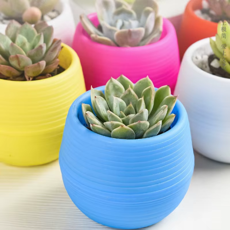 Ensemble de pots de fleurs en plastique
