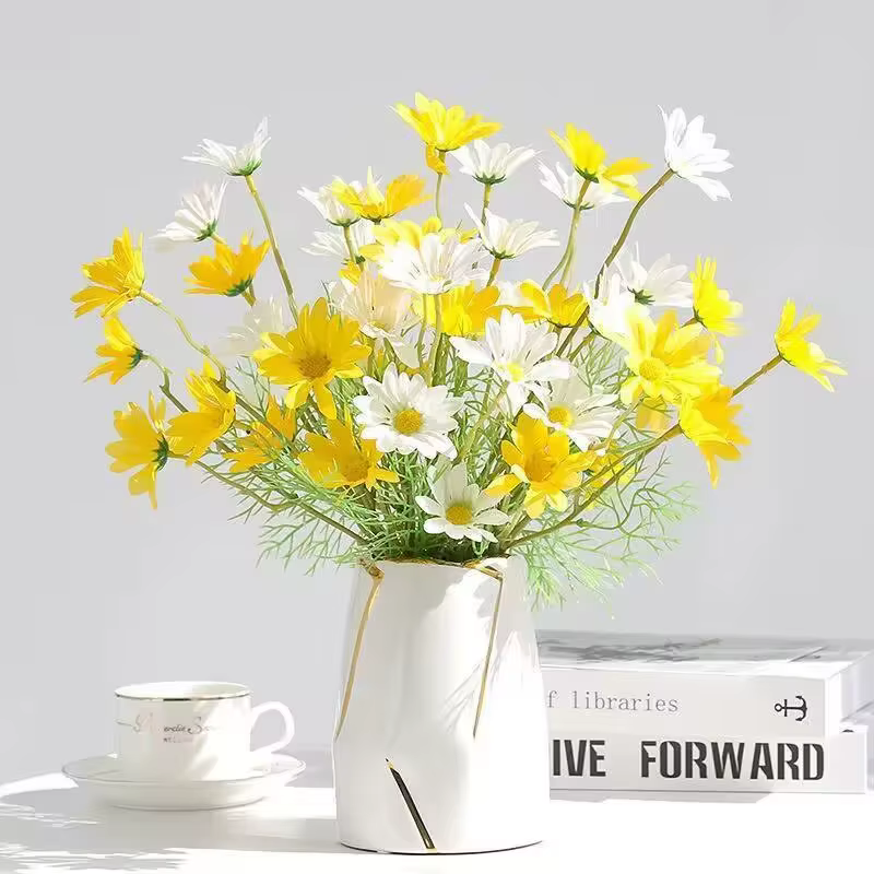 Bouquet de marguerites et de chrysanthème artificielles