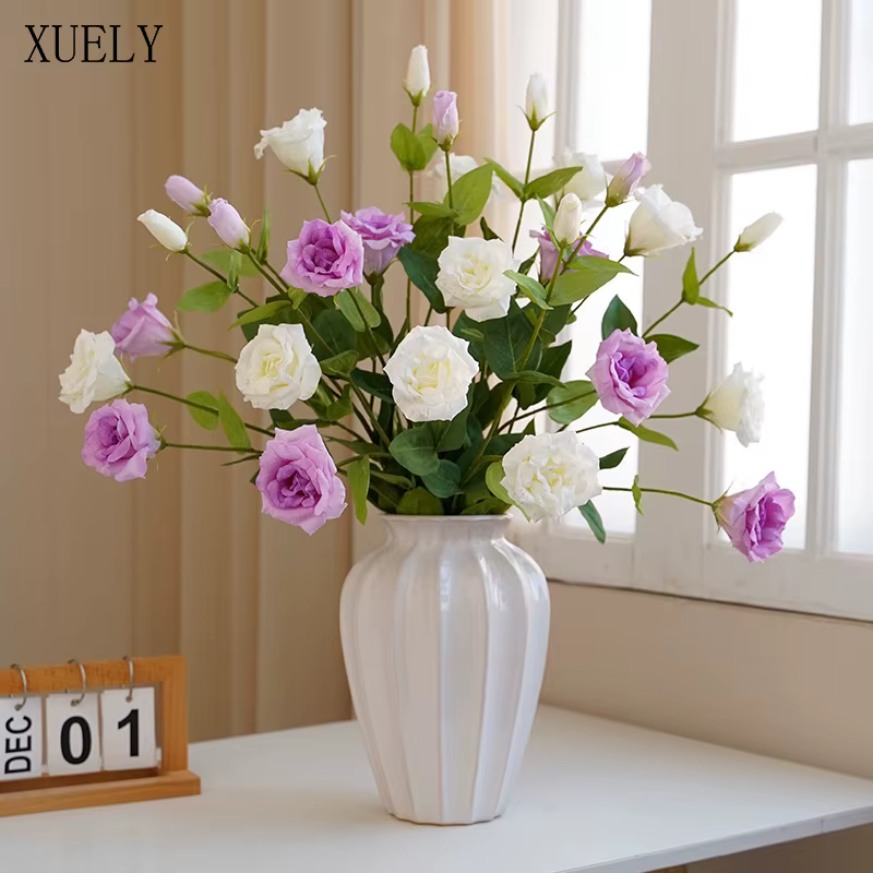 Grand vase à fleurs Eustoma hydratant à la main