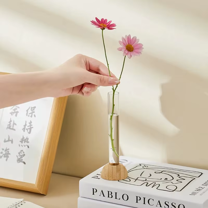Vase à tubes à essai en plastique avec base en bambou