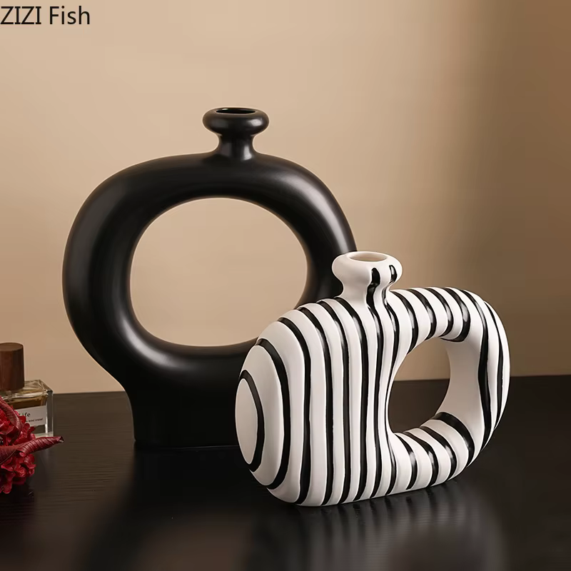 Vase en céramique à rayures zébrées