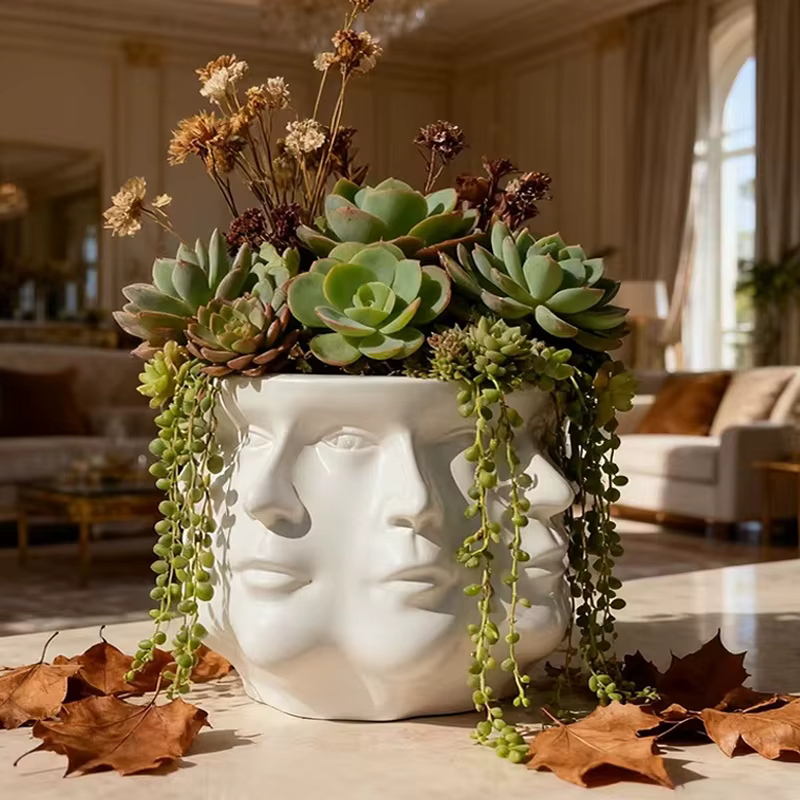 Pot de fleurs abstrait multi-facettes