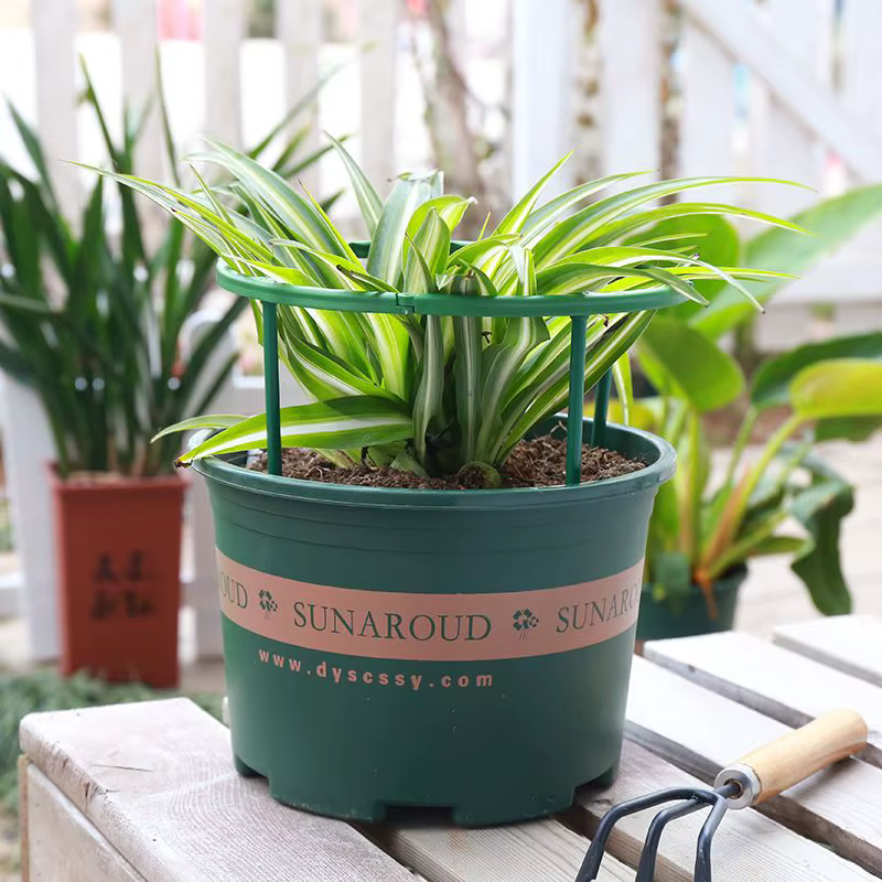 Pot de fleur en plastique pour balcon
