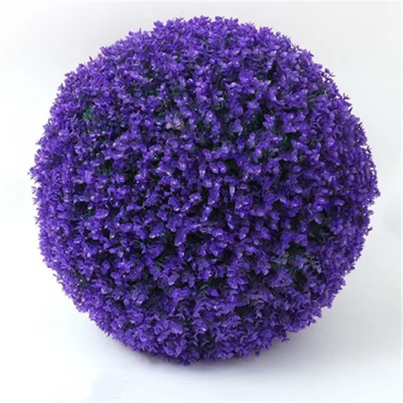 Grande boule de fleurs et de plantes brodées sur mesure