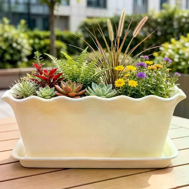 Jardinière rectangulaire à bords ondulés avec soucoupe